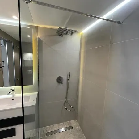 Bonito En Primera Linea Playa Марбелья